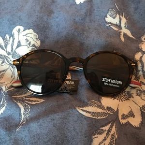 Steve Madden Cat Sunglasses